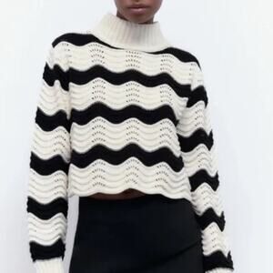 Zara Striped Mock Neck Cropped Sweater Size Large